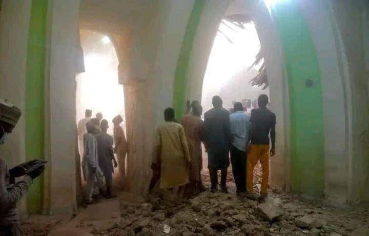 BREAKING: Worshippers Killed As Zaria Central Mosque Collapses During Prayers [VIDEO/PHOTOS]