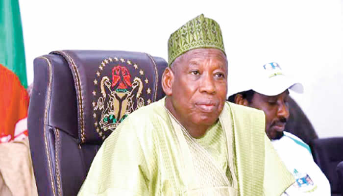 Angry Oyo APC members pelt Ganduje, entourage with sachet water