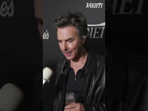 #shawnlevy dishes on #chiefsgame selfie with #taylorswift #ryanreynolds #blakelively #hughjackman