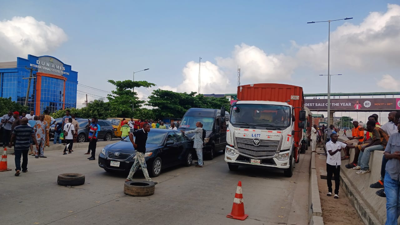 Pandemonium As Driver Escaping LASTMA Crushes People To Death