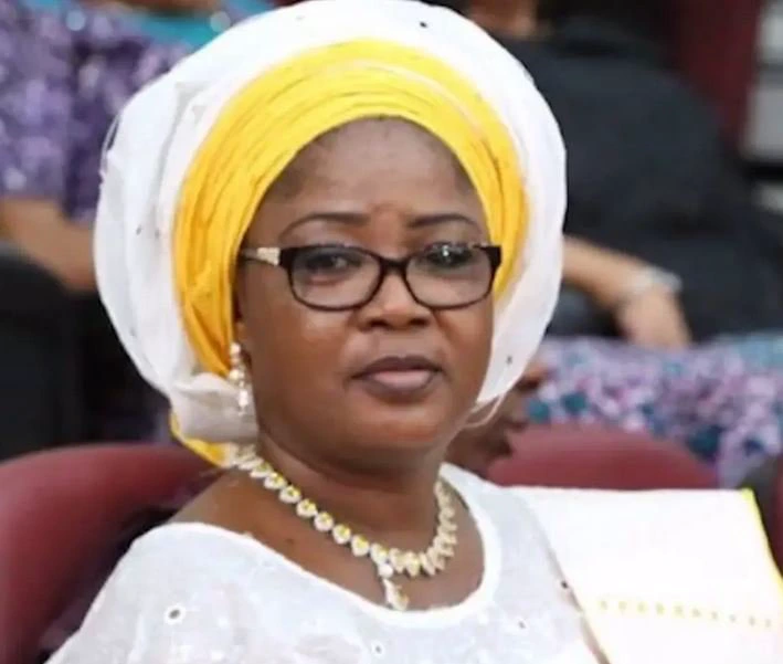 The Moment Tinubu’s Daughter Was Introduced As ‘Queen Of Nigeria’ At A Wedding (Video)