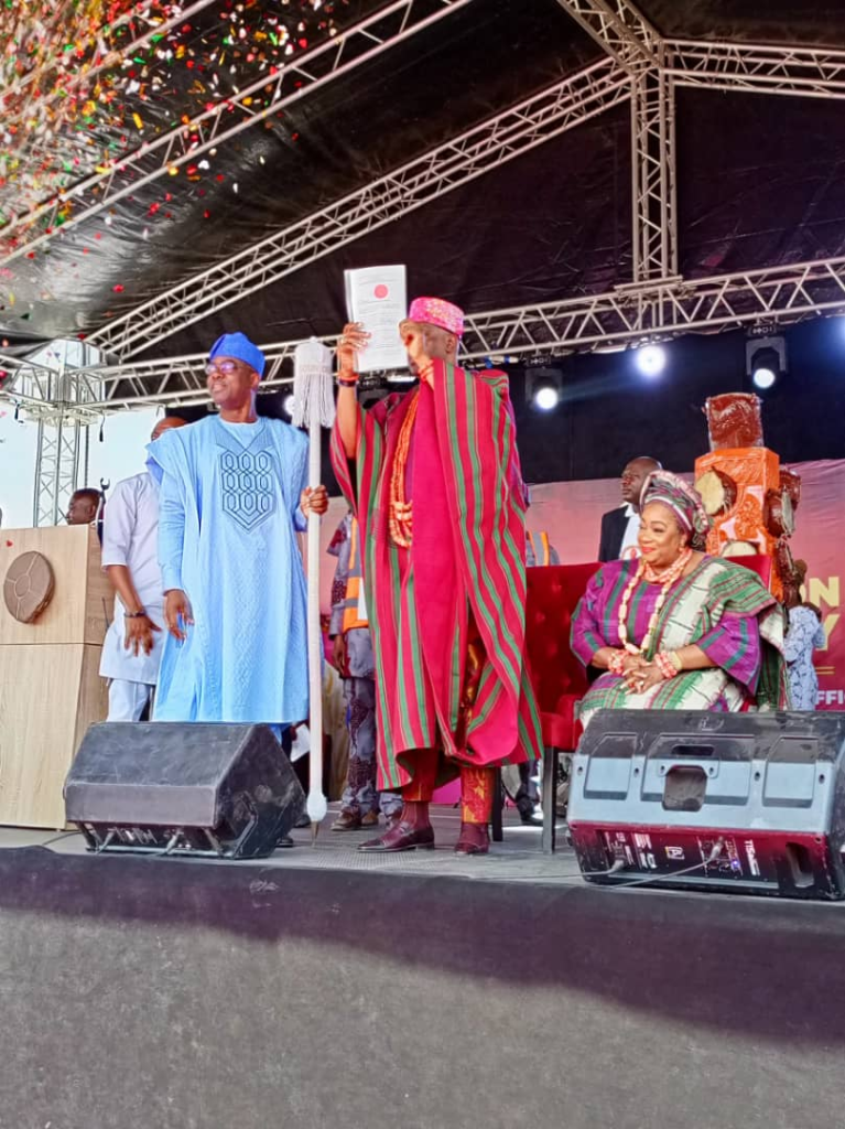 BREAKING: Makinde presents staff of office to new Soun of Ogbomoso [Photos]