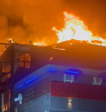 VIDEO: Fire guts popular mall in Abuja