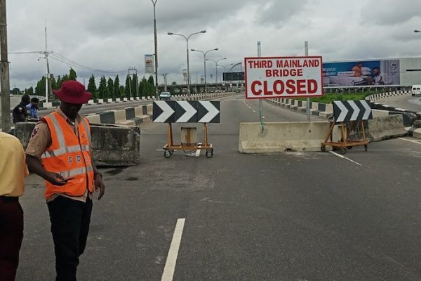 JUST IN: FG Orders Total Closure Of 3rd Mainland Bridge