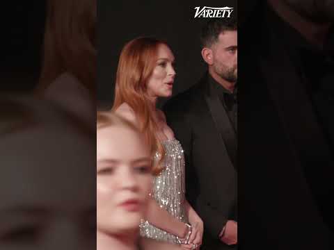 #LindseyLohan walks the red carpet at the #vanityfair #oscars party