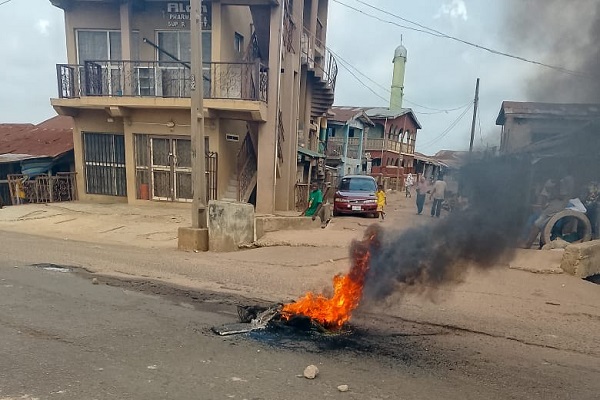 JUST IN: Pandemonium As Hunter Shots Man Dead In Osun, Plans To Dump Body