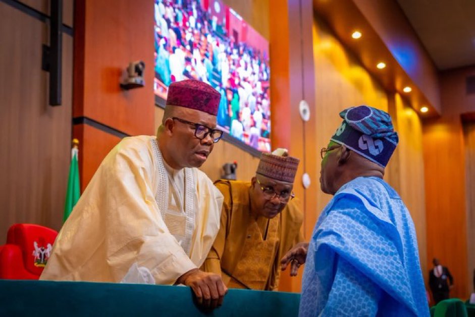 BREAKING: Students sing reinstated national anthem “Nigeria we hail thee” in Lagos, Ogun