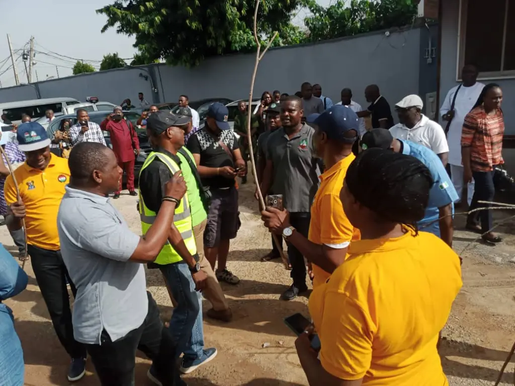 Tension As Angry Labour Members Storm FG’s Office, Chase Workers Away With Canes (PHOTOS)