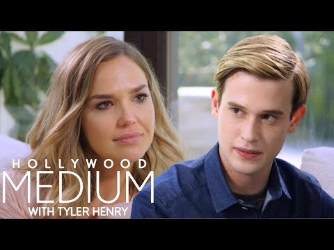 Tyler Henry Connects Arielle Kebbel To Her Great Uncle & Brings Her To Tears | Hollywood Medium | E!